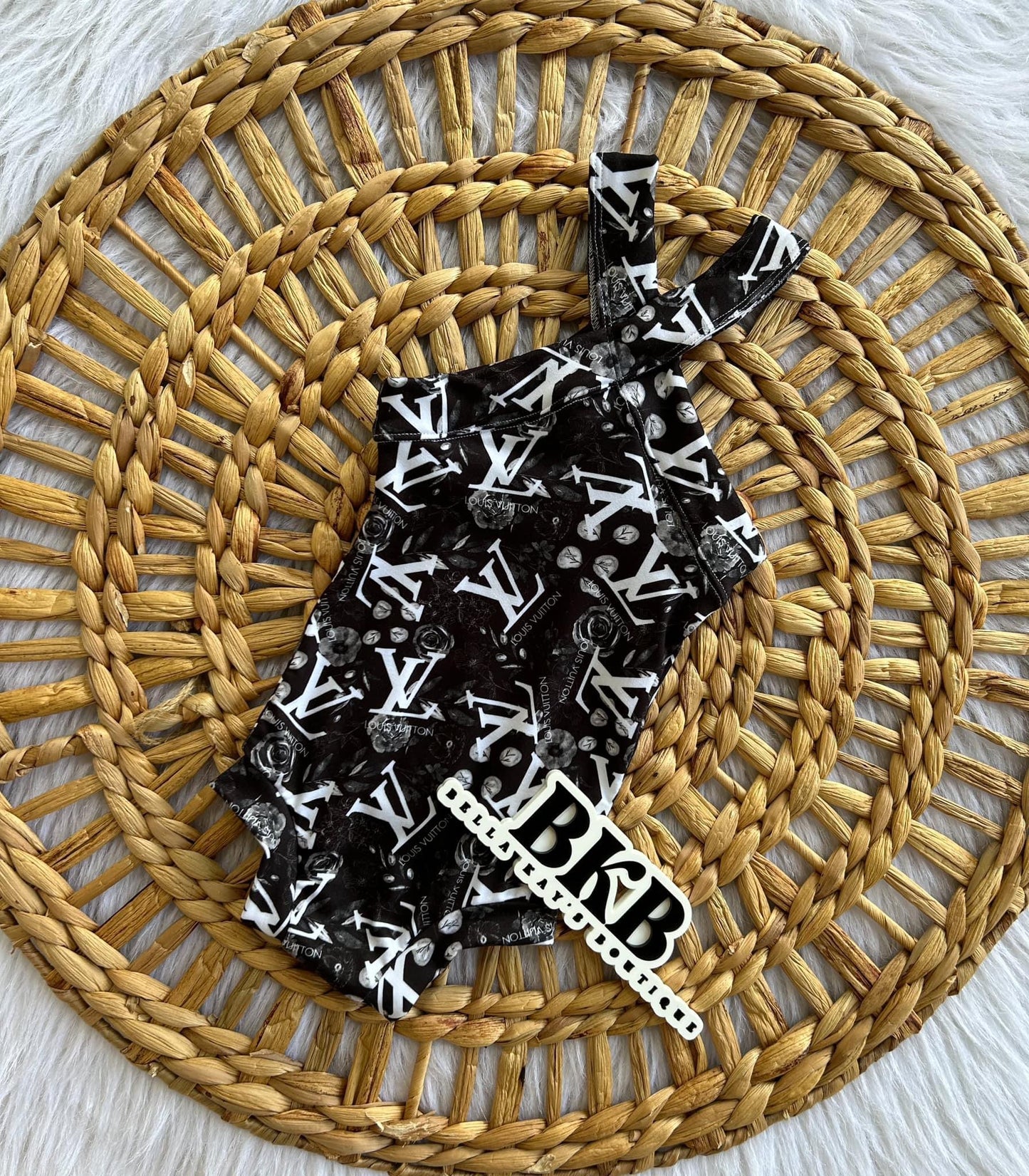 Black & white florallv Lexi Leo