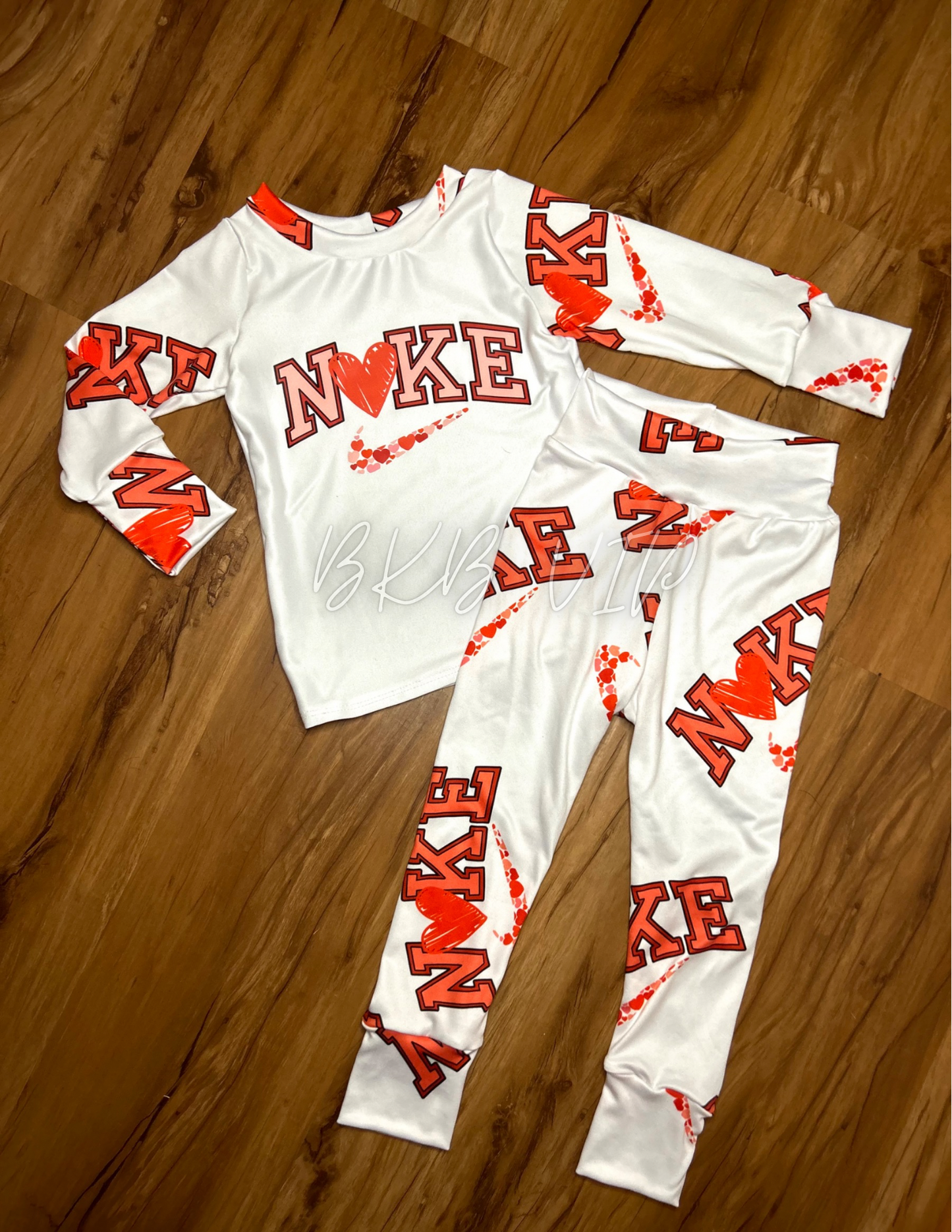 Valentines Swoosh lounge set