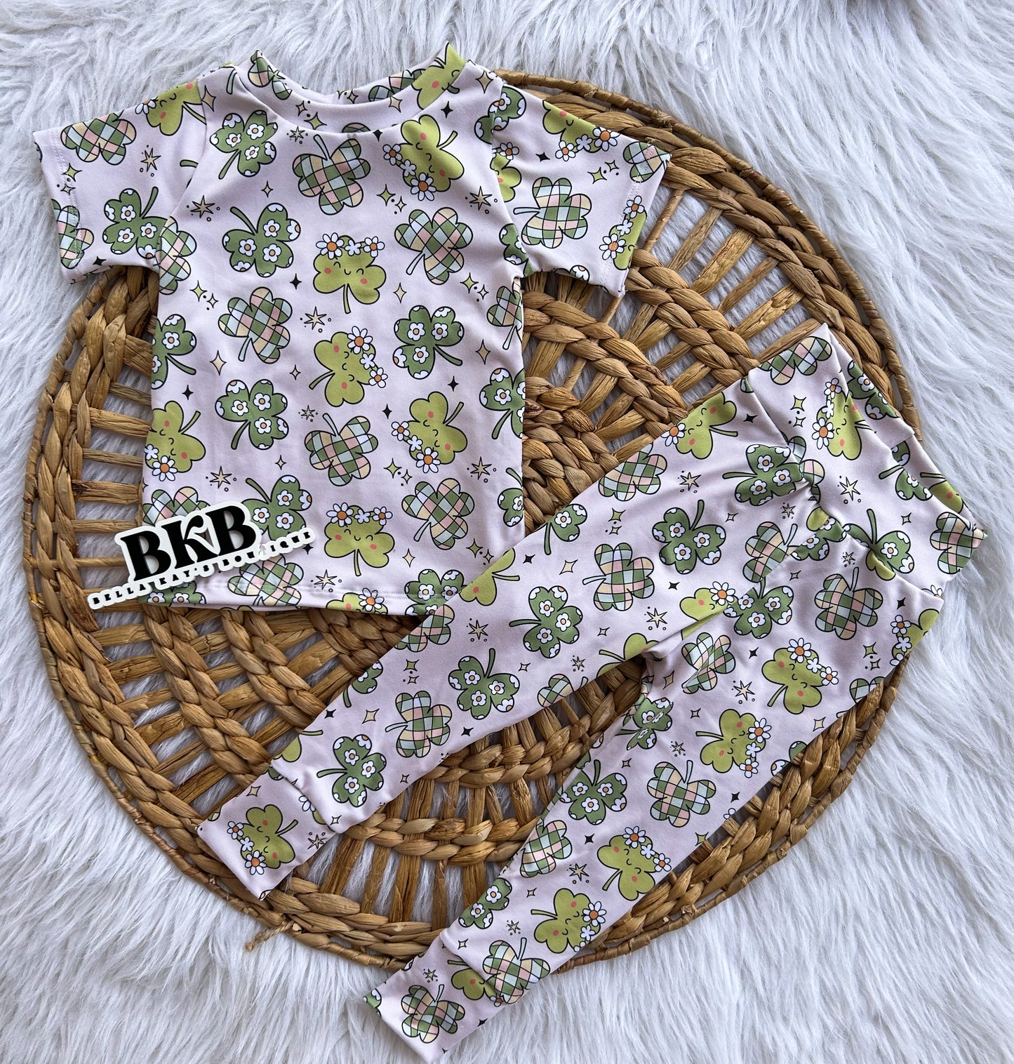 Groovy clover T-shirt and pants lounge set